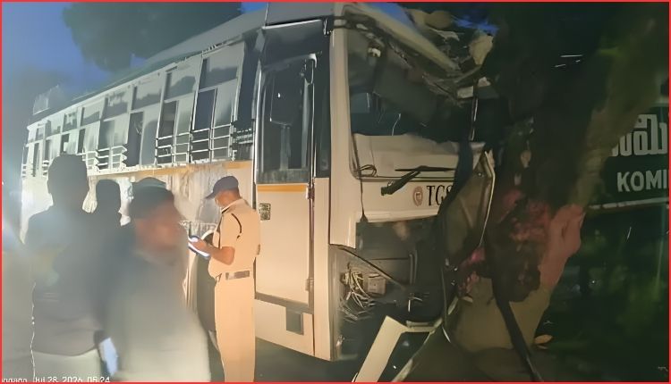 جگتیال میٹ پلی آر ٹی سی بس حادثہ، 8 زخمی | Metpalli Bus Crash