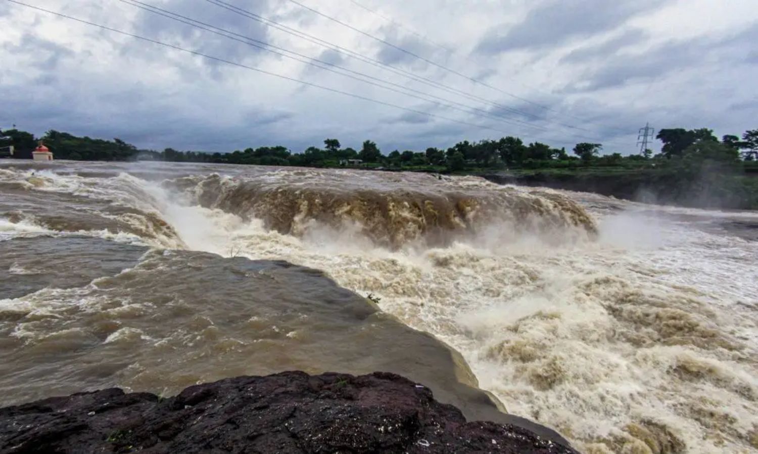 گوداوری اور کرشنا میں شدید سیلابی بہاؤ | Reservoir Flood Release