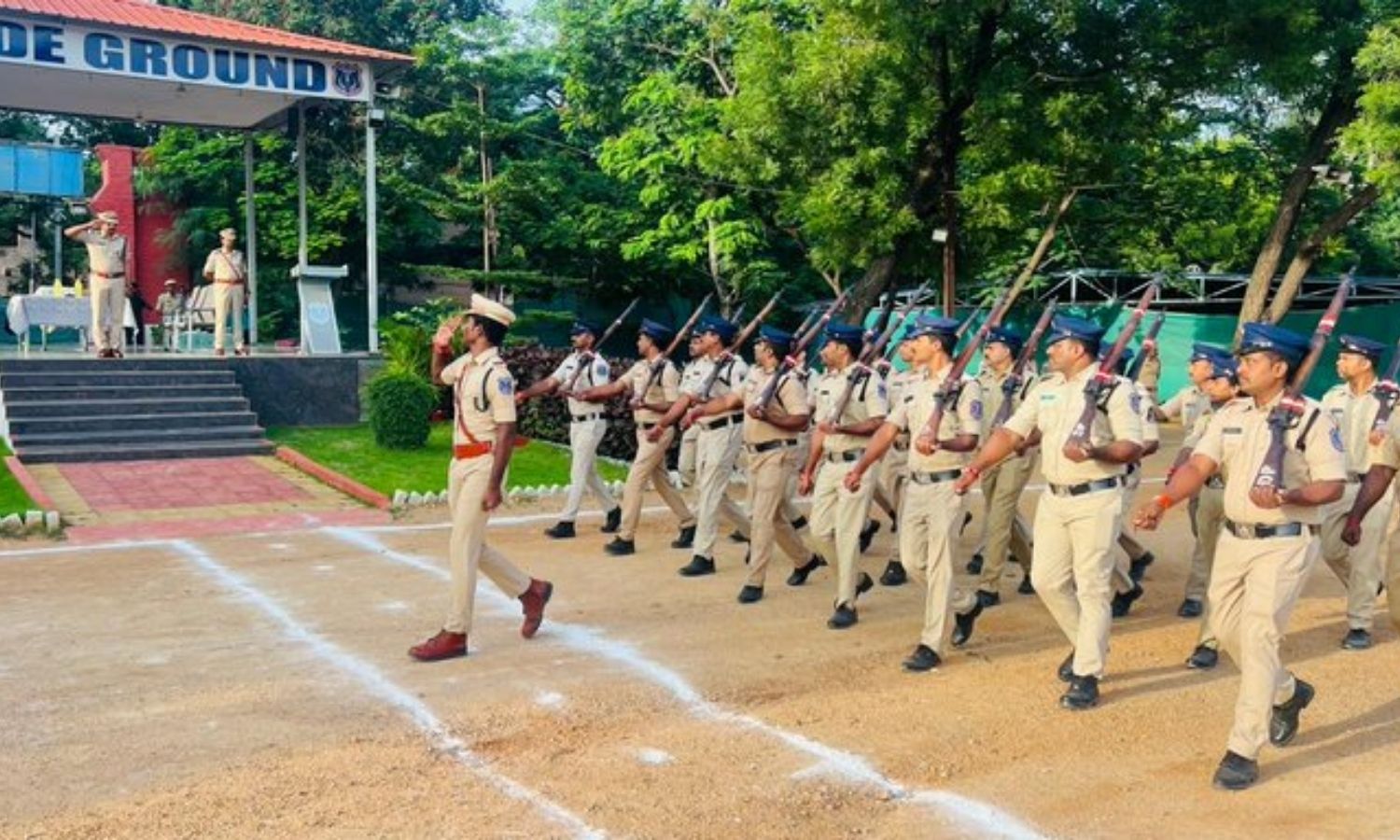 ملکاجگری پولیس کی ہفتہ وار پریڈ، اہلکاروں کی تیاری اور نظم و ضبط کا جامع جائزہ | Police Readiness