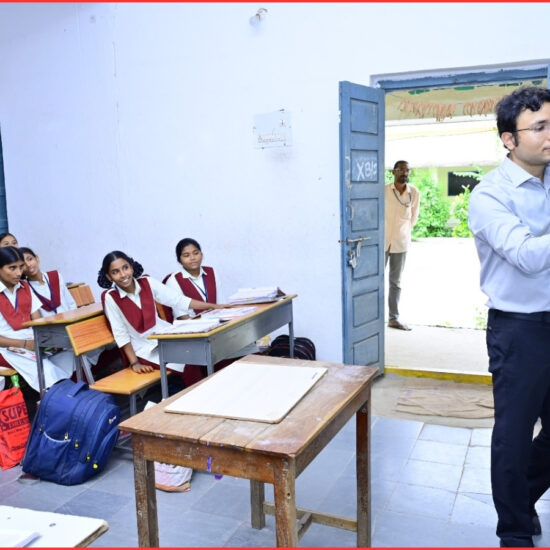 نرمل کلکٹر کا طالبات سے منفرد تعلیمی مکالمہ | Classroom Motivation
