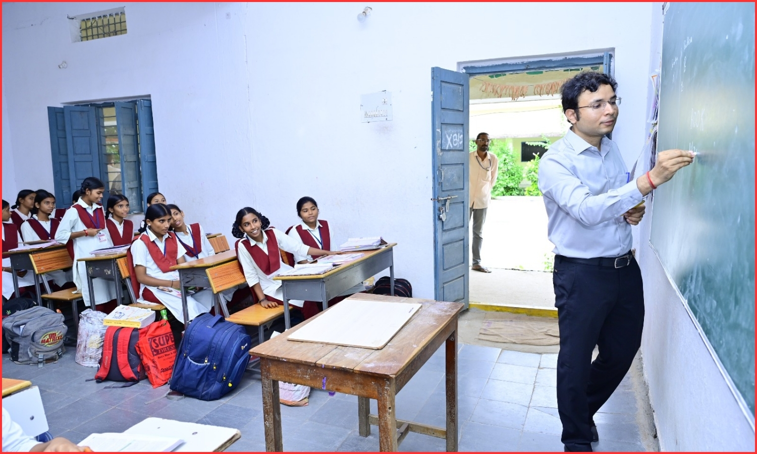 نرمل کلکٹر کا طالبات سے منفرد تعلیمی مکالمہ | Classroom Motivation