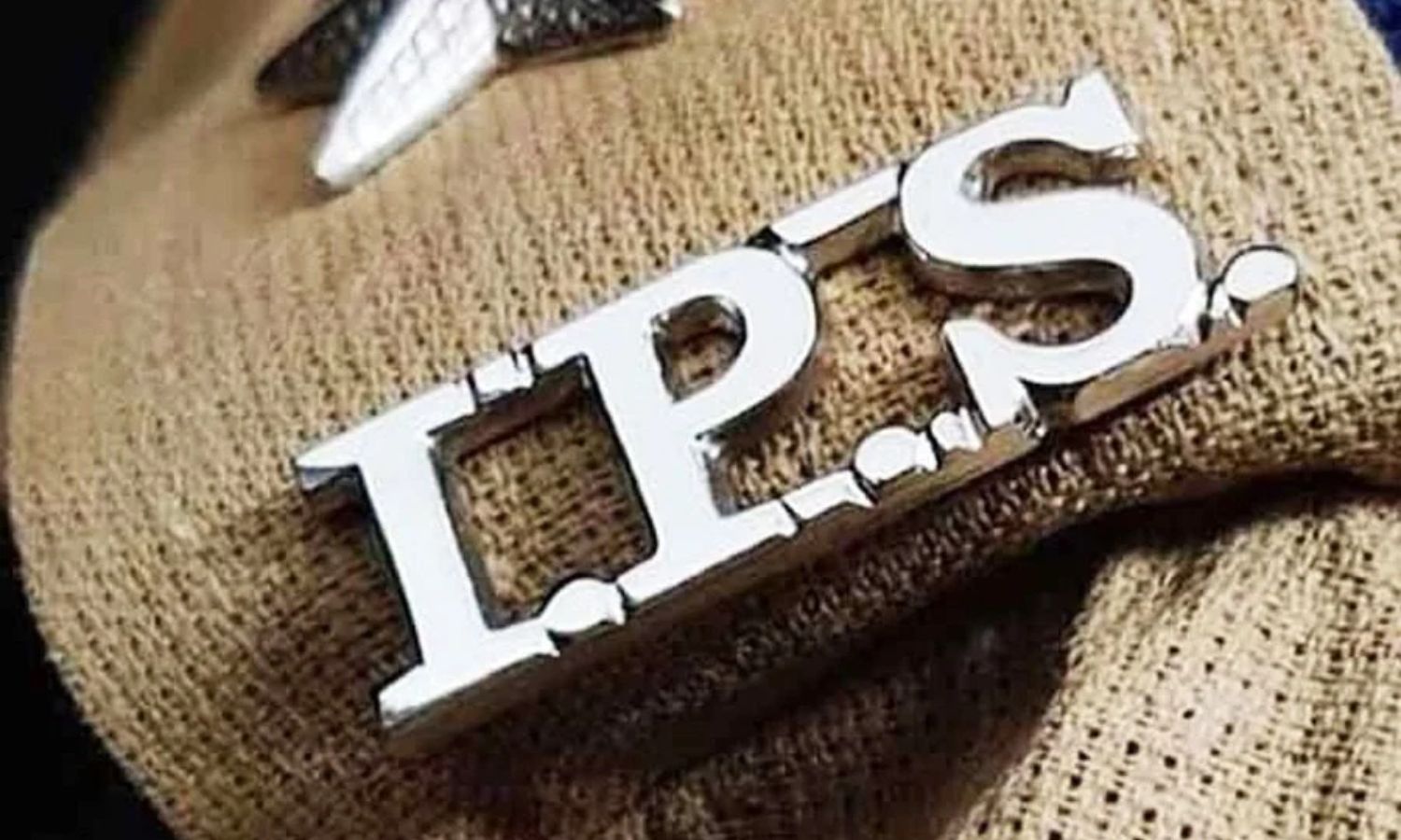 تلنگانہ کے 7 نان کیڈر ایس پیز کو آئی پی ایس کا درجہ مل گیا، جنگاوں ڈی سی پی راجا مہیندر نائک بھی فہرست میں شامل | IPS Status