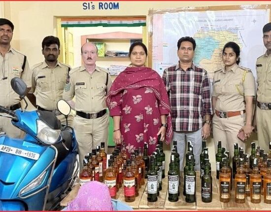 امیرپیٹ میں 55 شراب کی بوتلیں ضبط | Karnataka Liquor Seizure