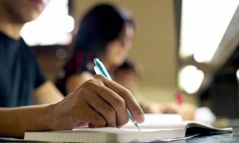 کالجوں میں داخلوں اور فیس ریکارڈ کی جانچ | Engineering College Inspections