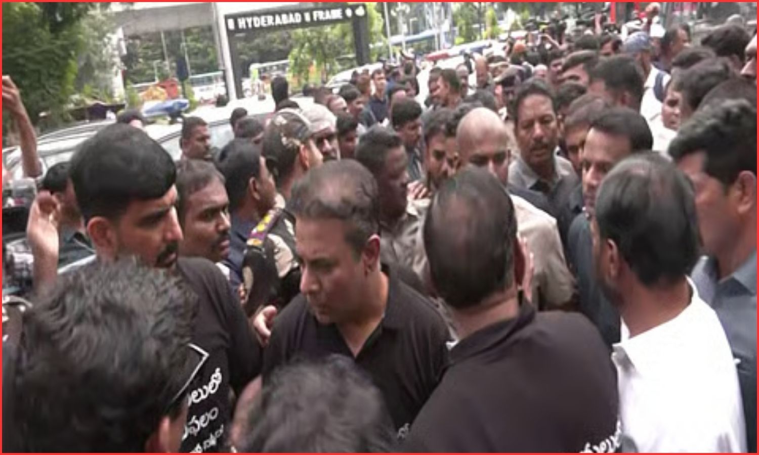 تلنگانہ اسمبلی میں شدید ہنگامہ آرائی ، 2 ایم ایل سیز گرفتار| Assembly Police Cases