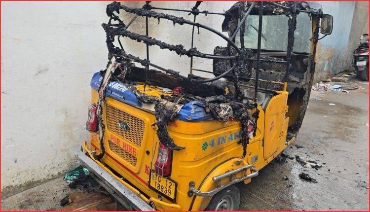 چندرائن گٹہ میں آٹو رکشہ میں آگ | Auto Fire