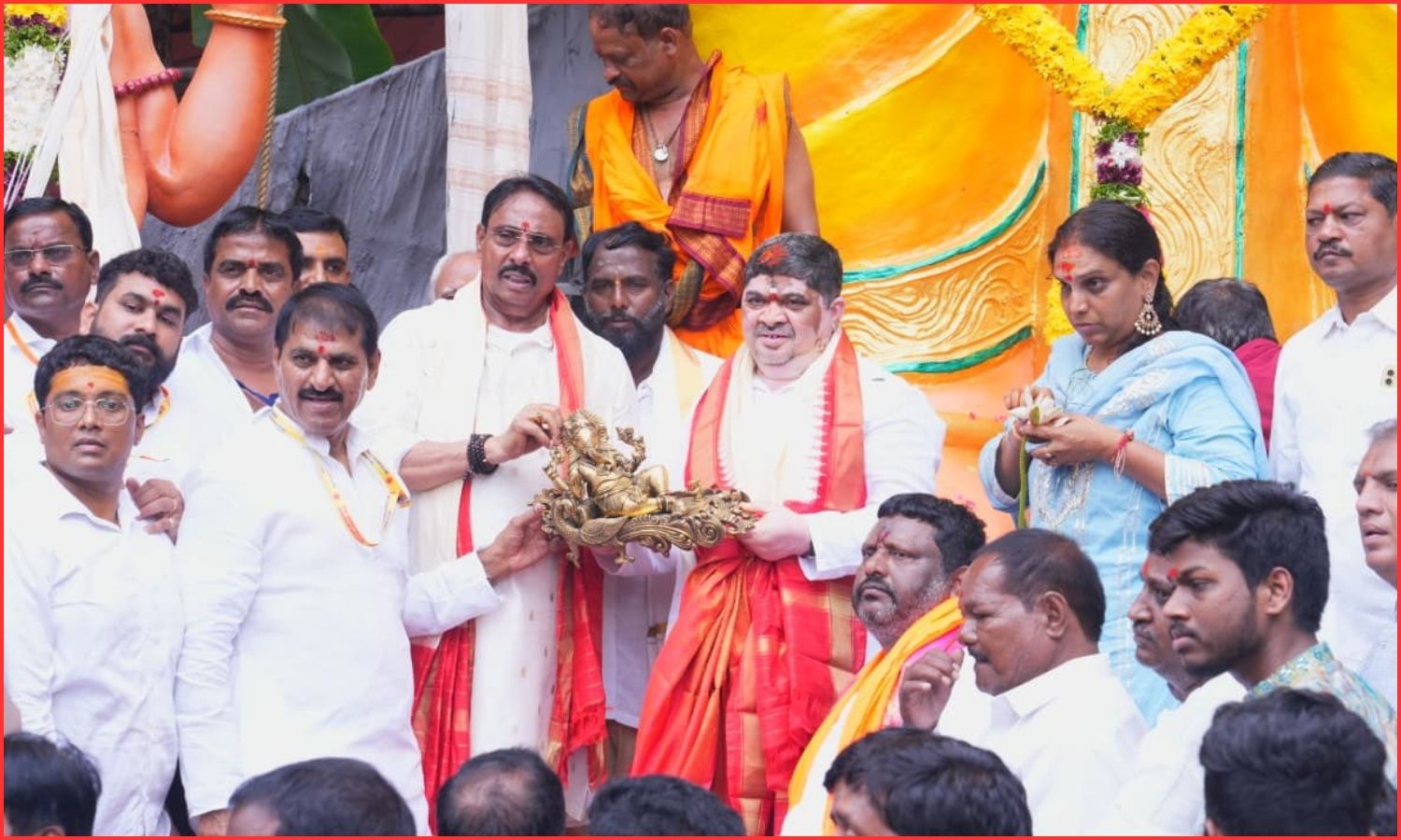 پونم پربھاکر کی خیرت آباد گنیش میں پوجا | Khairatabad Ganesh