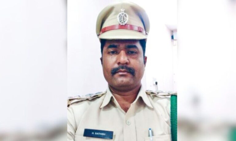 نظام آباد میں ریزرو انسپکٹر ہلاک | Nizamabad Gun Misfire
