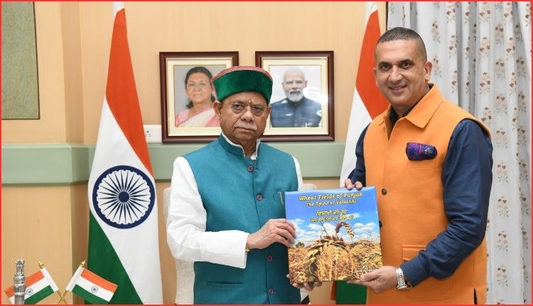 گورنر کو ہرپریت سندھو کی ورثے پر مبنی تخلیقات پیش | India Heritage Works