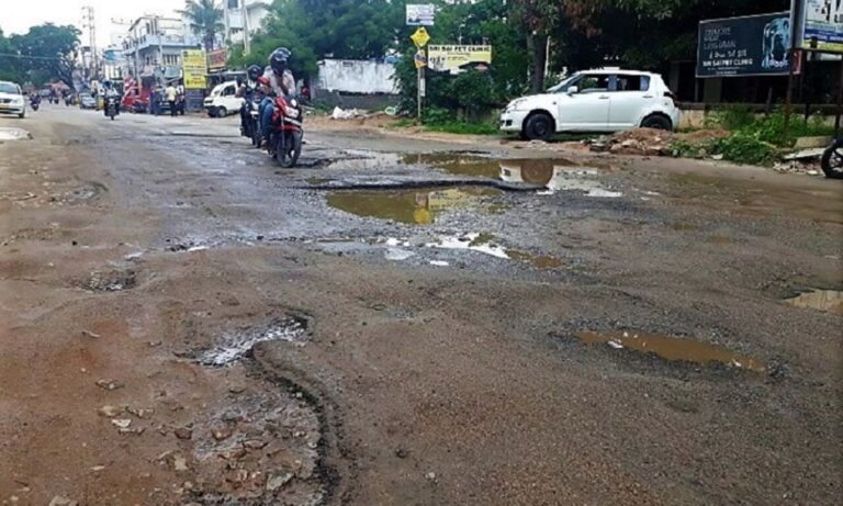 بی ٹی میٹریل کی قلت سے حیدرآباد کی سڑکیں متاثر | Hyderabad Road Crisis