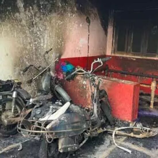 ایدولاپورم میں دو موٹر سائیکلیں نذر آتش | Vehicle Arson