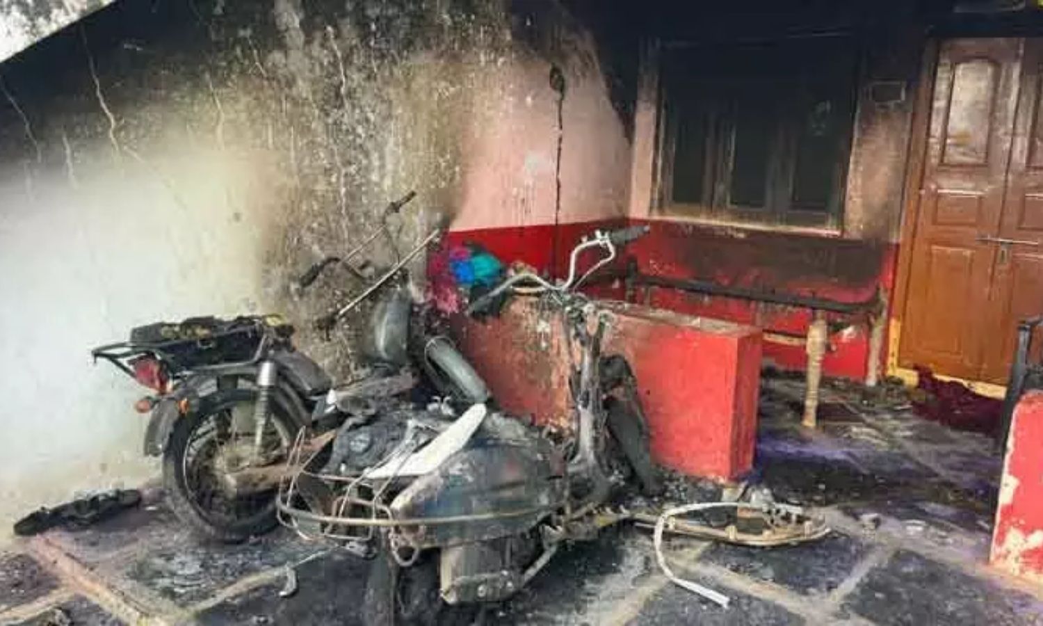 ایدولاپورم میں دو موٹر سائیکلیں نذر آتش | Vehicle Arson