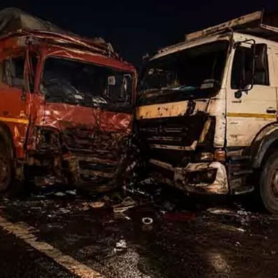کھمم میں لاری تصادم، ایک ڈرائیور ہلاک | Lorry Collision