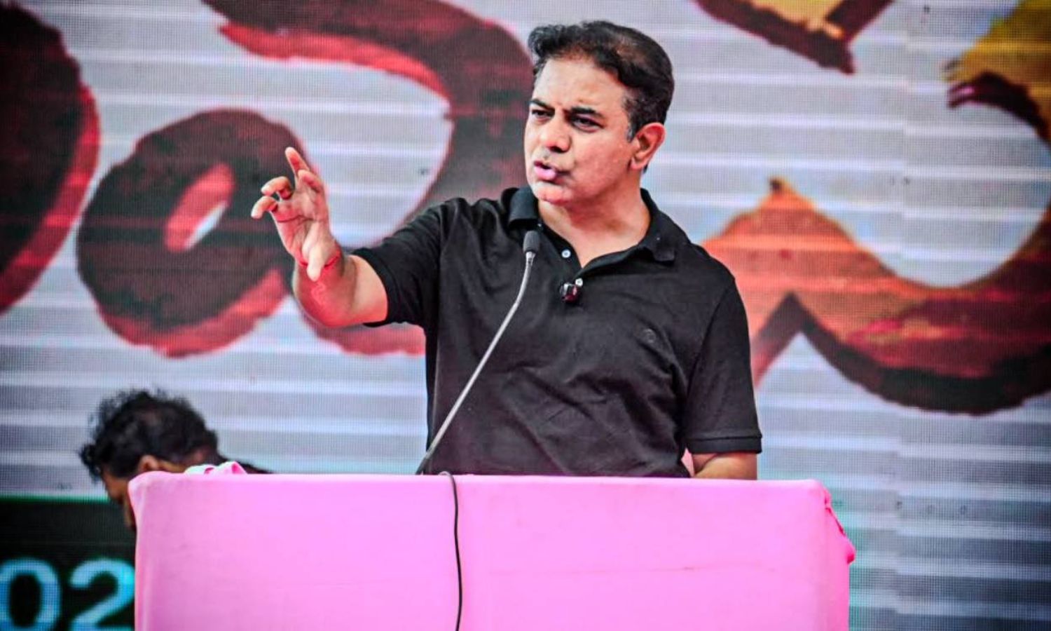 کانگریس کی 420 وعدوں پر عمل درآمد کریں، ہم خود گرفتاری دیں گے: کے ٹی آر کا ریونت ریڈی کو چیلنج | Congress Promises