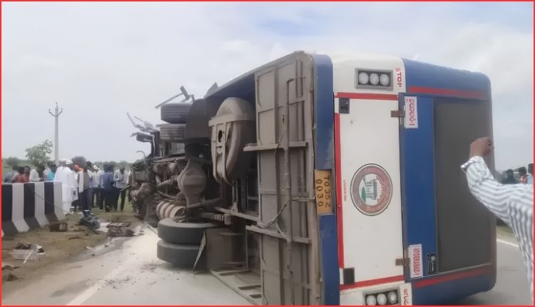 کاماریڈی بس حادثہ، ڈرائیور فوت | Bus Accident Kamareddy