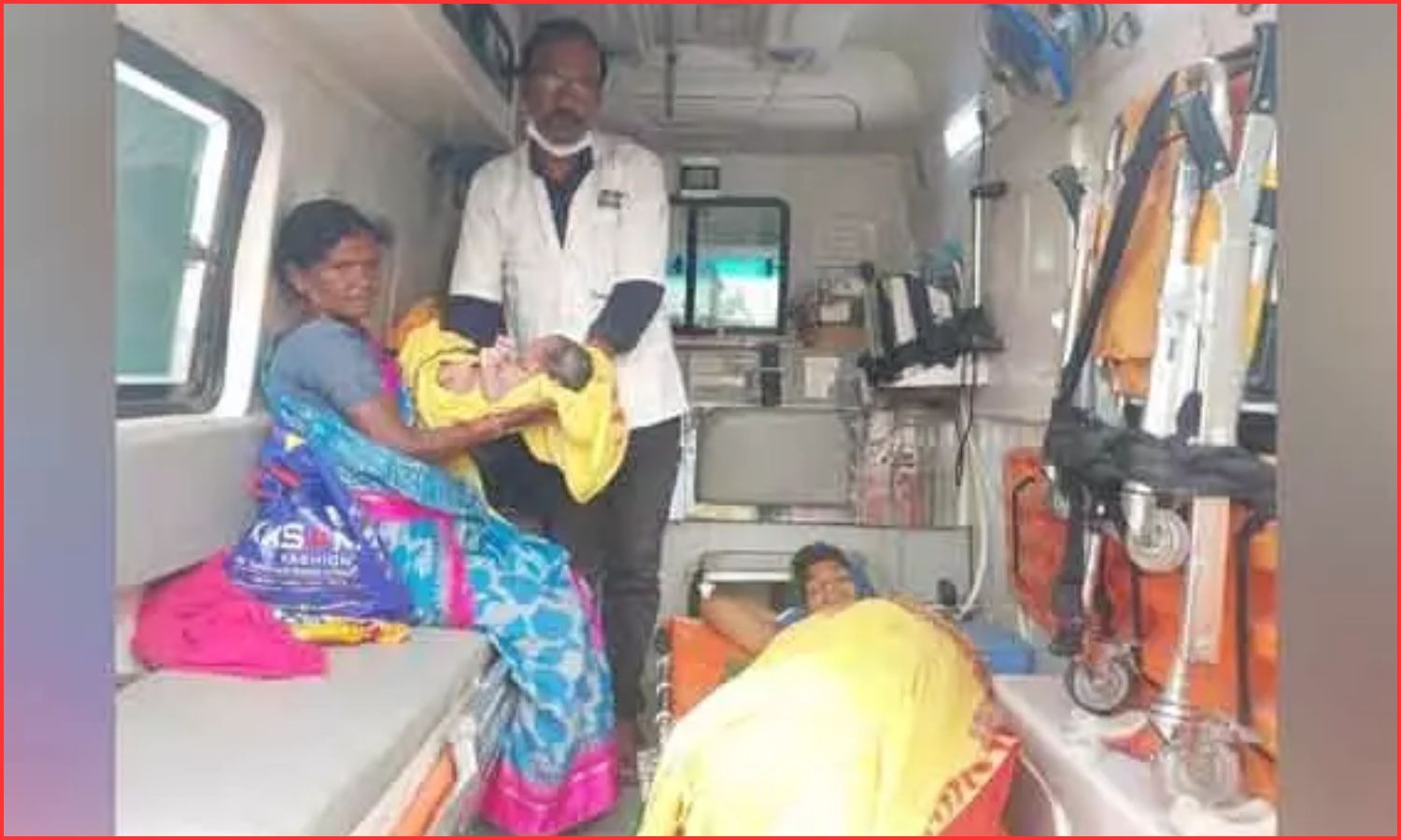 بچے کی 108 ایمبولینس میں پیدائش | 108 Ambulance Delivery