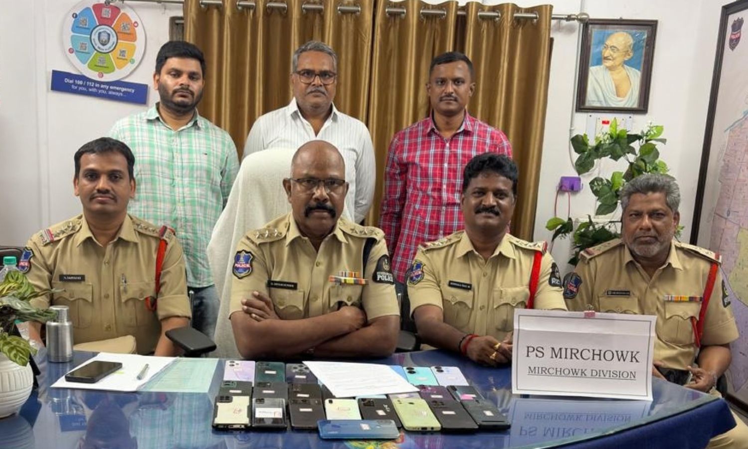میرچوک پولیس نے 25 موبائل فون برآمد کیے | Mirchowk Mobile Recovery