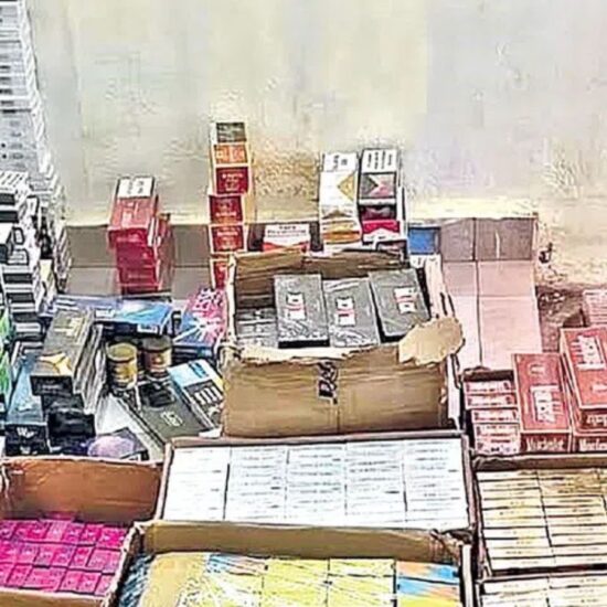 ممنوعہ ای سگریٹ نیٹ ورک پر چھاپے، 10 کروڑ روپے کے لین دین کا شبہ | E-Cigarette Racket