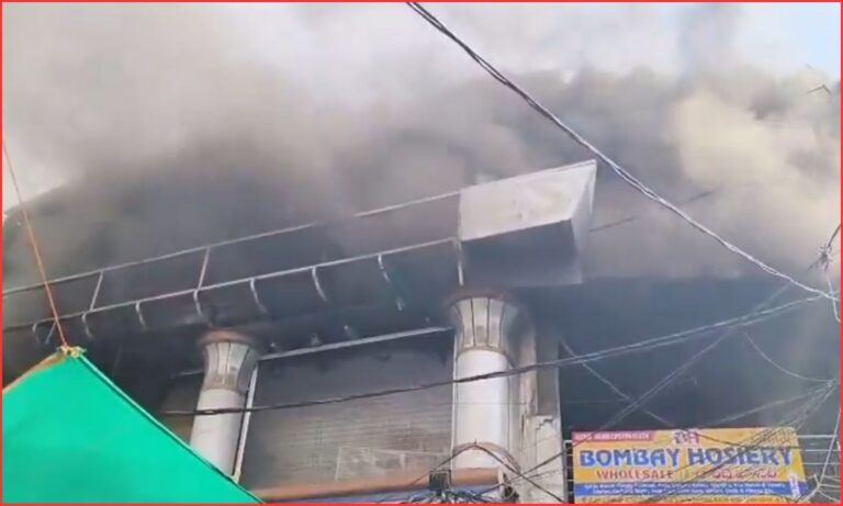 مدینہ کراس روڈز پر گودام میں آگ | Madina Warehouse Fire
