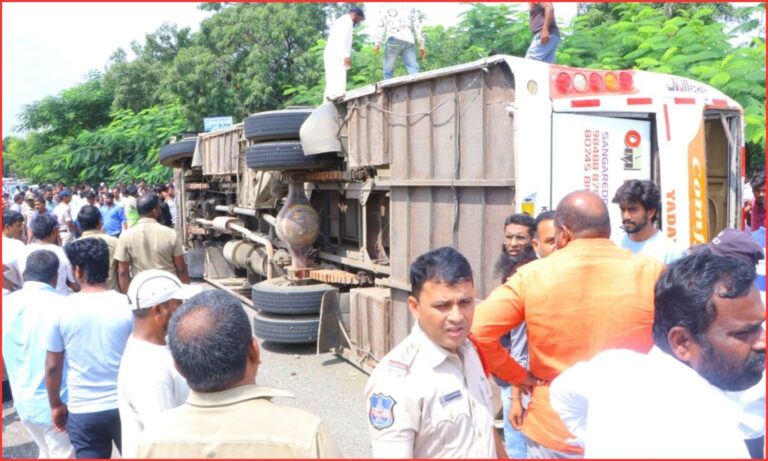 اننت گری گھاٹ بس حادثہ، 3 ہلاک | Ananthagiri Bus Accident
